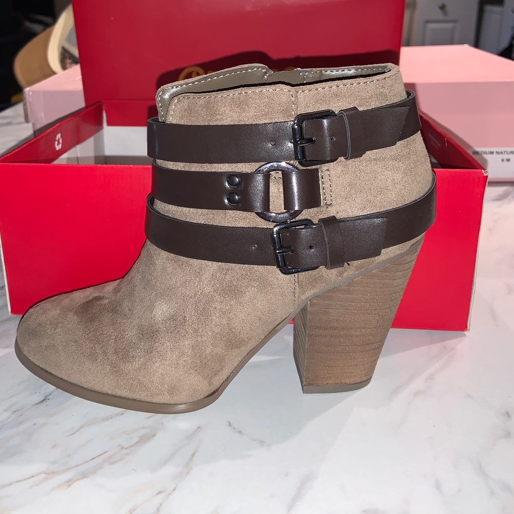 Carlos Santana Booties Size 6 women’s